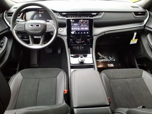 New 2025 Jeep Grand Cherokee 4WD image 8