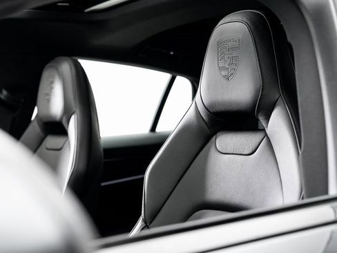 Used 2025 Porsche Panamera 4 image 10