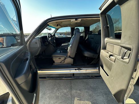 Used 2004 GMC Sierra 1500 SLE w/ Safe And Sound Package image 16
