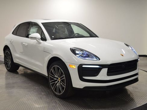 New 2026 Porsche Macan AWD/4WD image 9