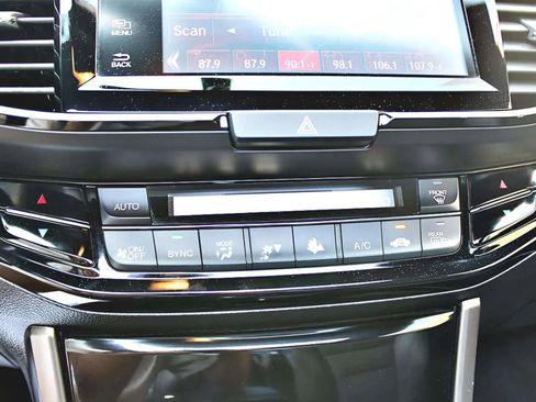 Used 2017 Honda Accord EX-L image 21