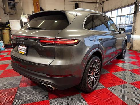 Used 2019 Porsche Cayenne S image 7
