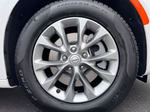 New 2025 Chrysler Pacifica Select AWD/4WD image 33