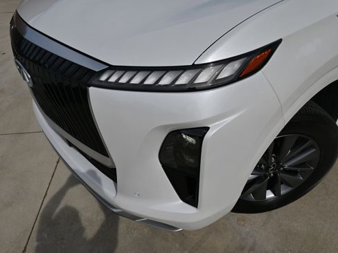 Used 2025 INFINITI QX80 Pure w/ Cargo Package image 13