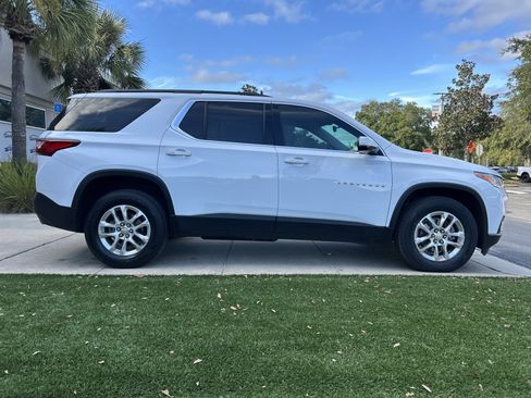 Used 2020 Chevrolet Traverse LT image 8