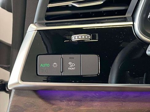 Used 2025 Audi Q8 Premium Plus image 20