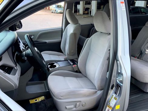 Used 2015 Toyota Sienna LE FWD image 8