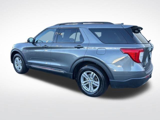 Used 2023 Ford Explorer XLT w/ Equipment Group 202A AWD/4WD image 4