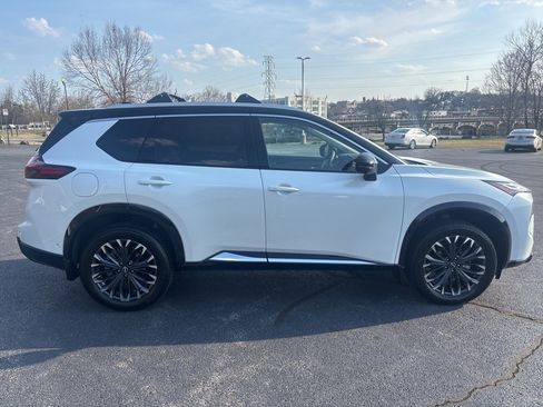 Used 2026 Nissan Rogue Platinum w/ Platinum Premium Package image 6