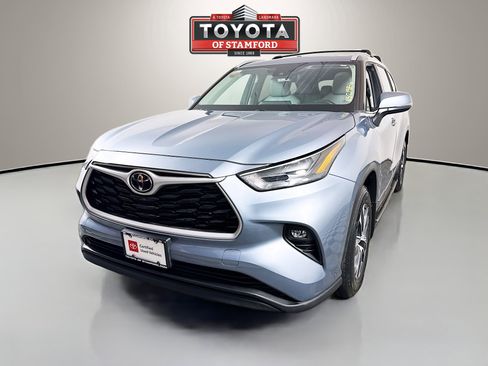 Certified 2022 Toyota Highlander XLE image 3