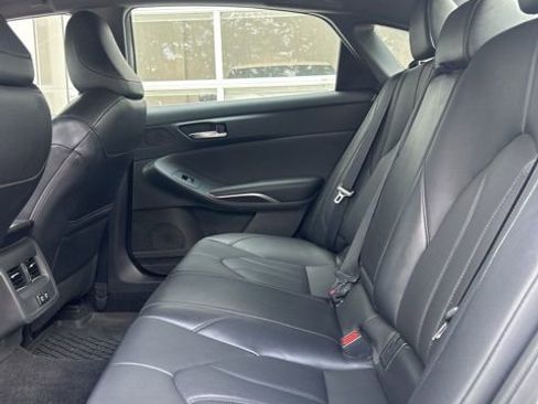Used 2019 Toyota Avalon XLE w/ Moonroof Package image 4