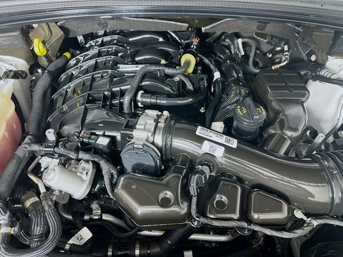 Used 2023 Jeep Grand Cherokee Limited w/ Black Appearance Package image 34