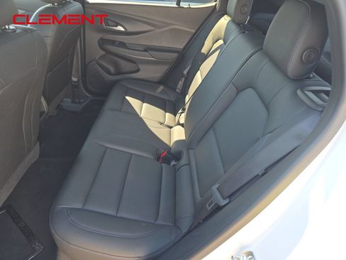 Used 2025 Buick Envista Sport Touring FWD image 4