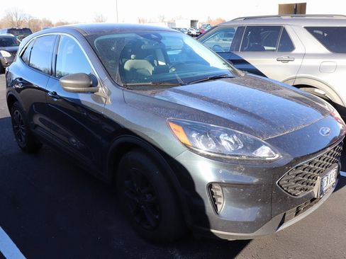 Used 2022 Ford Escape SE w/ Cold Weather Package image 2