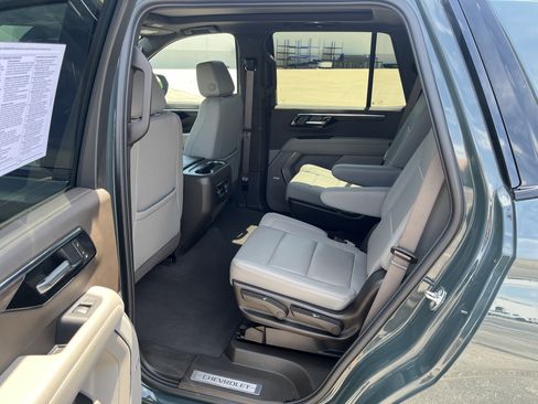Used 2025 Chevrolet Tahoe Z71 w/ Comfort Package AWD/4WD image 12