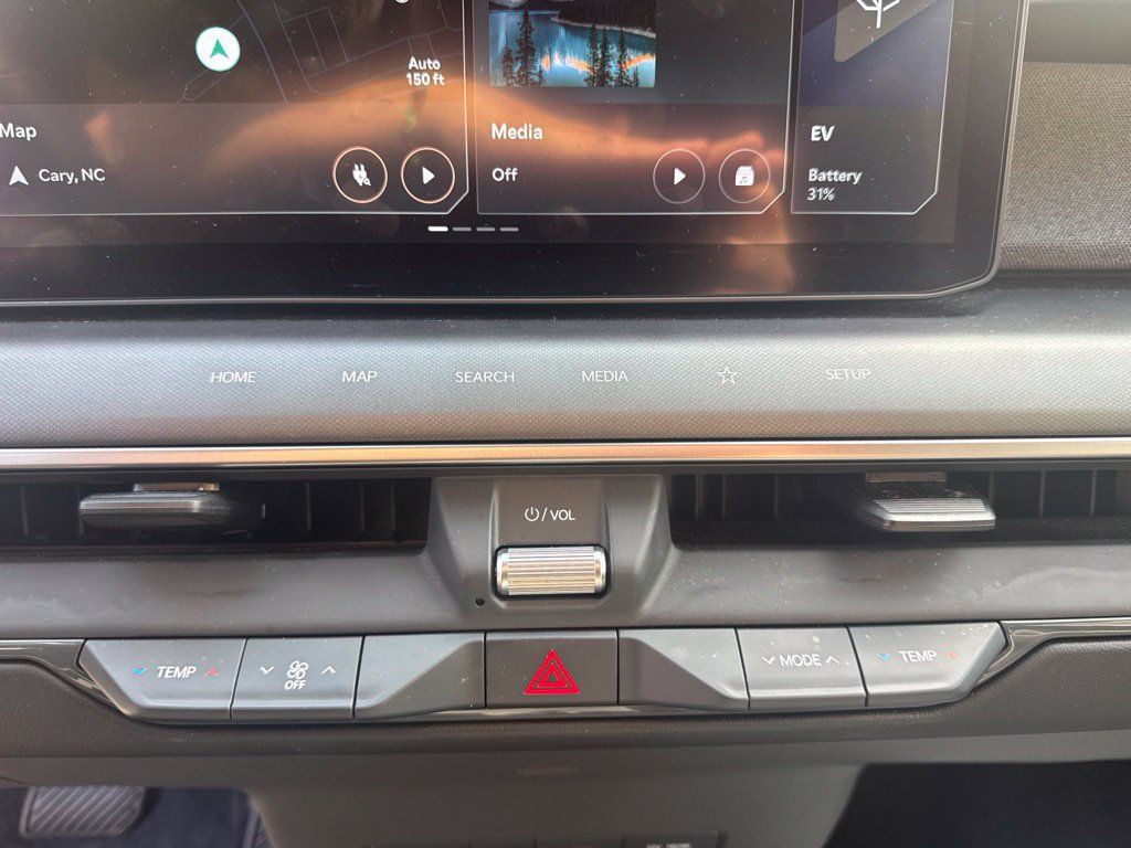 Used 2024 Kia EV9 Light Long Range RWD image 17