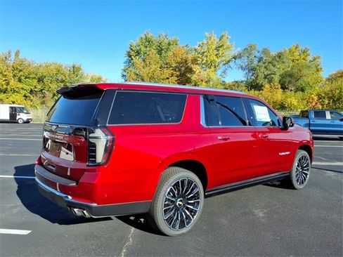 New 2026 Chevrolet Suburban High Country image 3