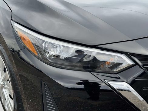 Used 2025 Nissan Sentra S FWD image 9
