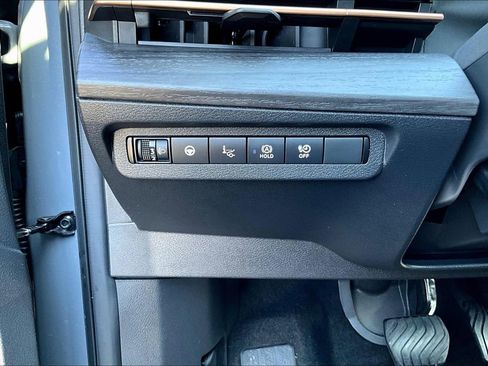 Used 2023 Nissan Ariya AWD image 31