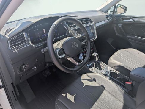 Used 2022 Volkswagen Tiguan SE AWD/4WD image 8