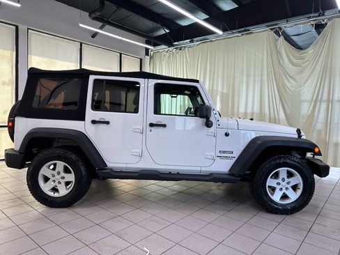 Used 2017 Jeep Wrangler Unlimited Sport w/ Quick Order Package 24S AWD/4WD image 3