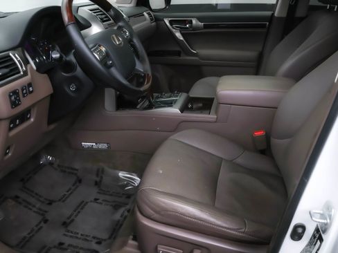 Used 2018 Lexus GX 460 Luxury image 5