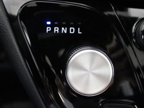 Used 2024 Chrysler Pacifica Pinnacle image 16