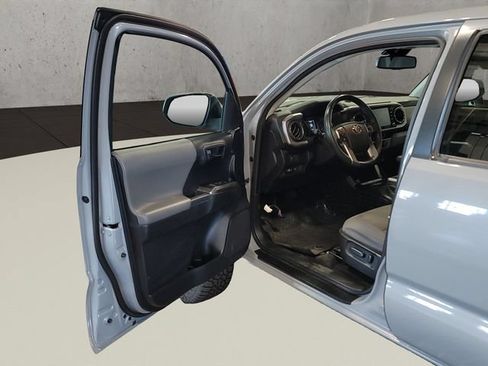 Used 2021 Toyota Tacoma SR5 AWD/4WD image 17