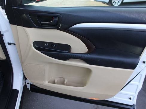 Used 2015 Toyota Highlander Plus AWD/4WD image 21