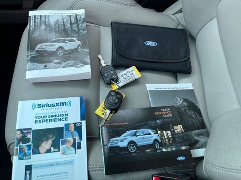Used 2013 Ford Explorer XLT image 29