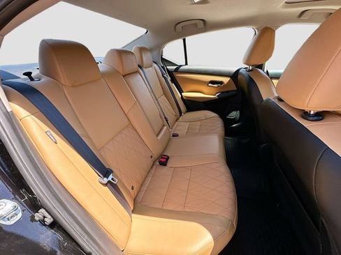 Used 2023 Nissan Sentra SV w/ SV Premium Package FWD image 24