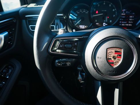 Used 2024 Porsche Macan image 19