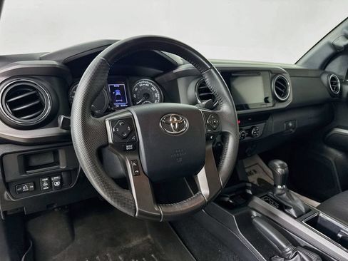 Used 2017 Toyota Tacoma TRD Sport w/ Tow Package (A/T) AWD/4WD image 10