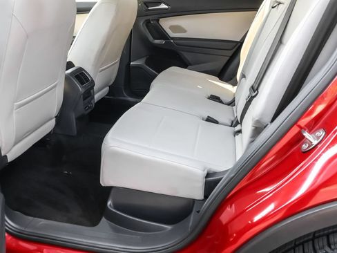 Used 2018 Volkswagen Tiguan SEL AWD/4WD image 28