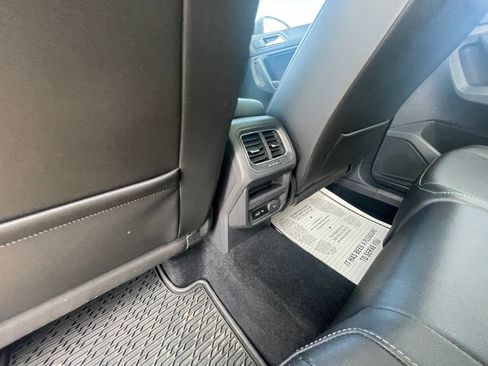 Used 2018 Volkswagen Tiguan SEL FWD image 28
