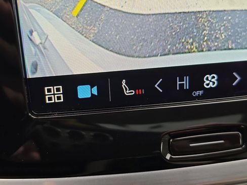 Used 2023 Volvo S60 T8 Plus image 18