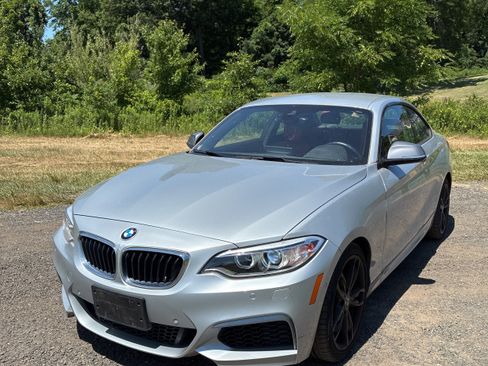 Used 2016 BMW M235i Coupe RWD image 1
