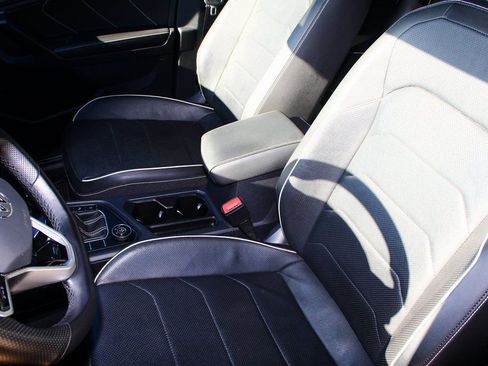 Used 2023 Volkswagen Tiguan SEL R-Line image 4