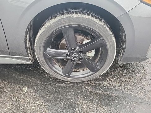 Used 2024 Nissan Sentra SR w/ SR Premium Package image 7