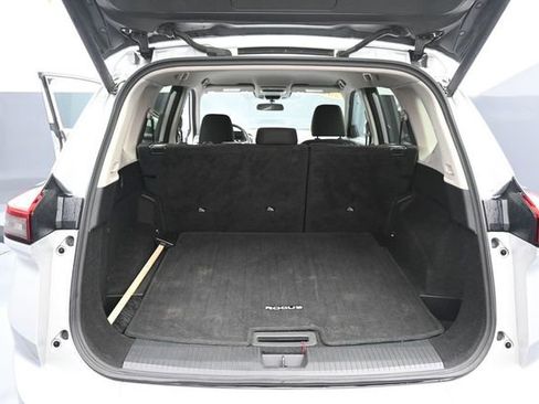 Used 2025 Nissan Rogue SV AWD/4WD image 35
