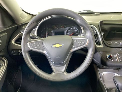 Used 2022 Chevrolet Malibu LT image 34