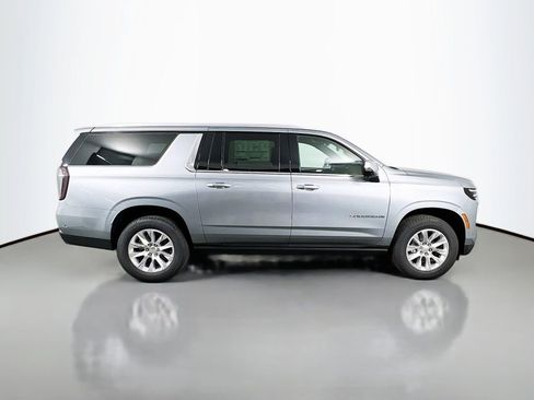 New 2025 Chevrolet Suburban Premier image 4