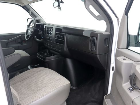 Used 2025 Chevrolet Express 3500 LS RWD image 17