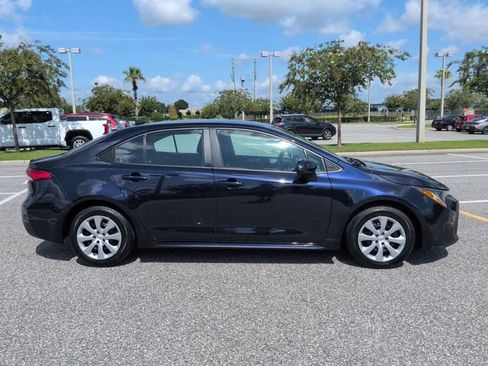 Certified 2022 Toyota Corolla LE FWD image 3