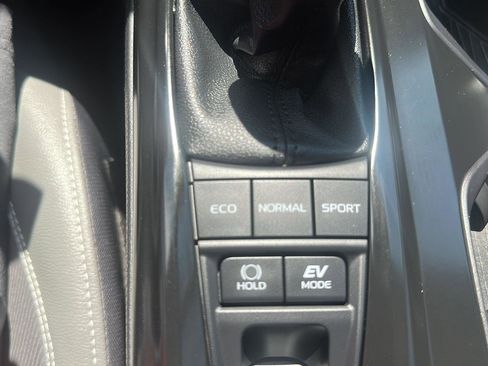 Used 2025 Toyota Camry SE image 17