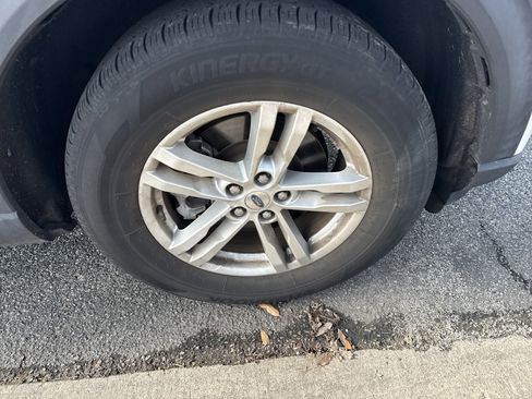 Used 2020 Ford Explorer XLT w/ Equipment Group 202A image 12