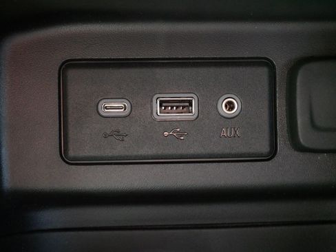 Used 2023 Chevrolet Equinox LT FWD image 29