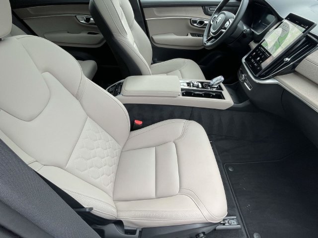 Used 2026 Volvo XC90 B6 Plus AWD/4WD image 15