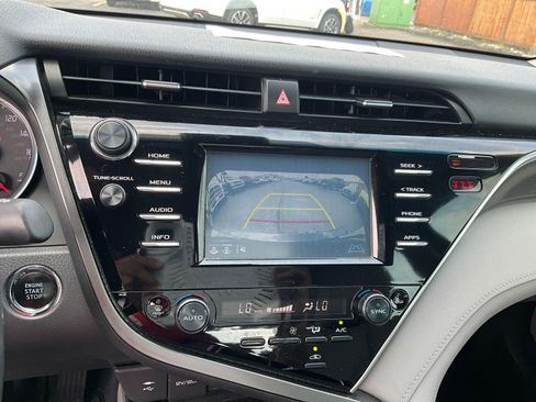 Used 2018 Toyota Camry XSE FWD image 13