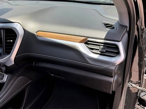 Used 2023 GMC Acadia SLE image 27